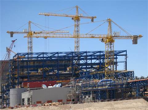 GrÃºas Liebherr em el desierto de Atacama